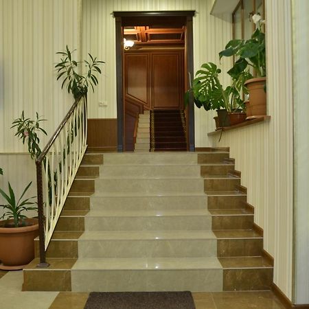 Khrchit Hotell Martuni Exteriör bild