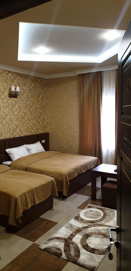 Khrchit Hotell Martuni Exteriör bild